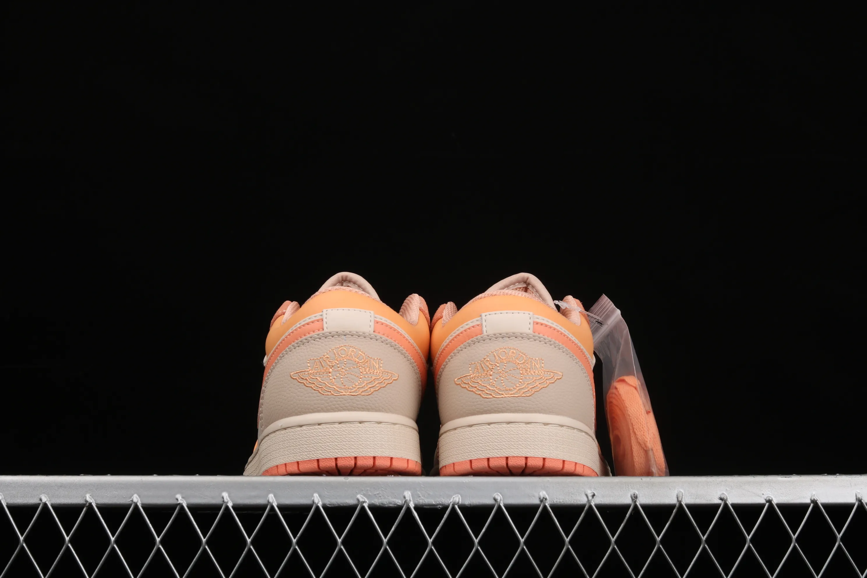 All categories Air Jordan Jordan series basketball shoes Air Jordan 1 Low Air Jordan 1 Low AJ1 Joe 1 orange and pink stitching low-top versatile casual sports sneakers DH4271-800